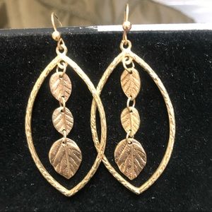 ***SOLD*** Drop Earrings✨